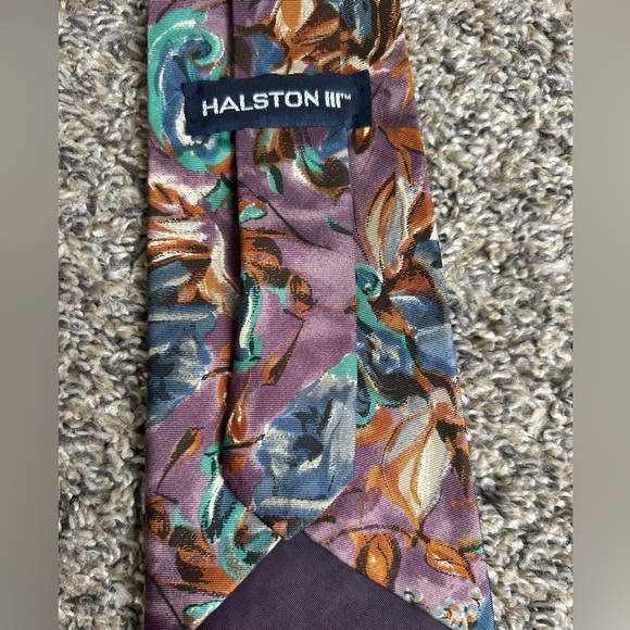Halston III Men’s Vintage 100% Italian Silk Floral Tie - Picture 3 of 4